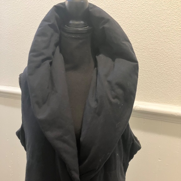 Elegant Black Shawl Collar Vest - Picture 2 of 8